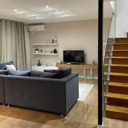 Luxury Duplex Golden Park 3 * 地拉那